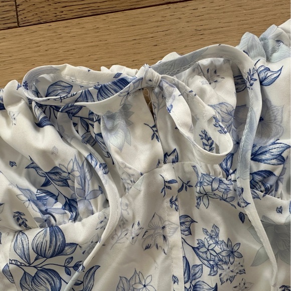 Floral Square Neck Midi Dress in Blue and White - Picture 5 of 9